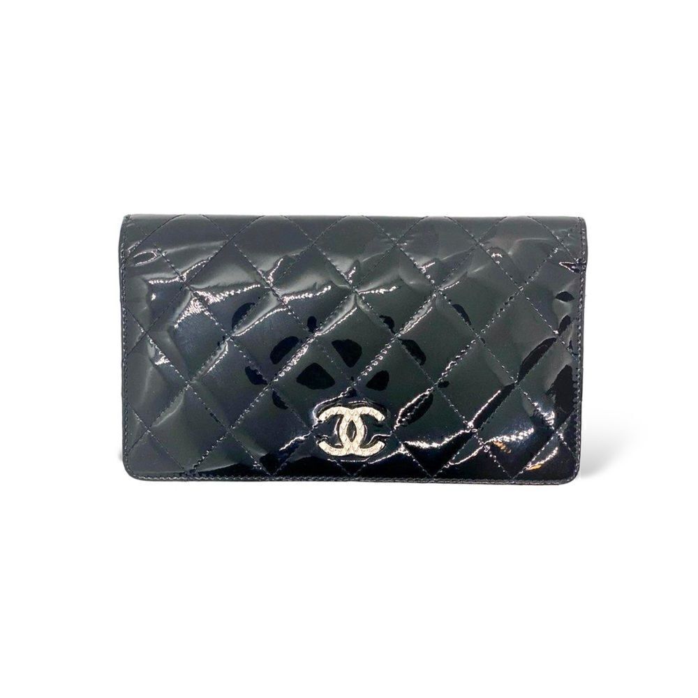 Chanel CC Yen Wallet in Quilted Patent Leather